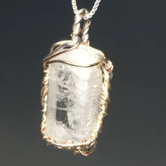 Pendentif d'Exception en Danburite Naturelle – Pierre Rare de Haute Vibration